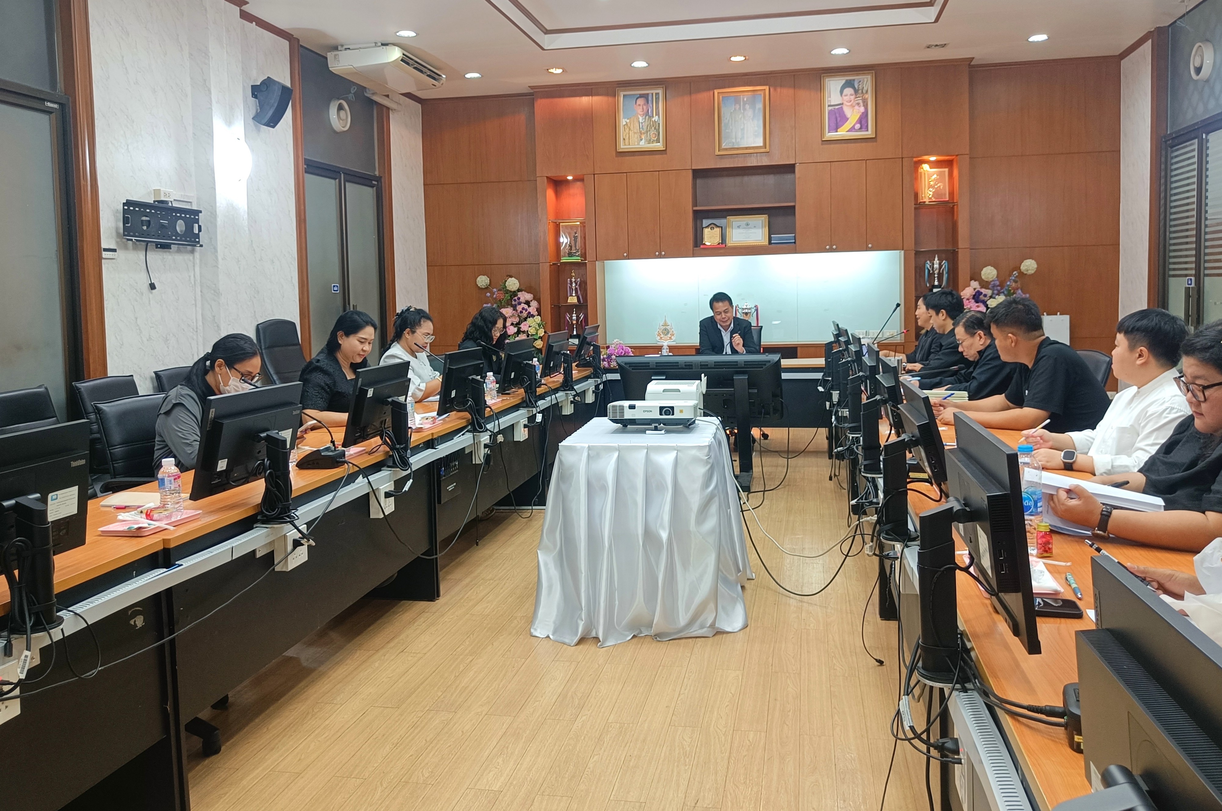 title -  ประชุมย่อยคณะทำงานฝ่ายติดตามประเมินผลการจัดงาน คณะทำงานที่ 7 การจัดงานวันคล้ายวันสถาปนาสำนักงานการปฏิรูปที่ดินเพื่อเกษตรกรรม (ส.ป.ก.) ครบรอบ 51 ปี พร้อมประชุมผ่านสื่ออิเล็กทรอนิกส์ (ผ่านระบบออนไลน์ Zoom Meeting)